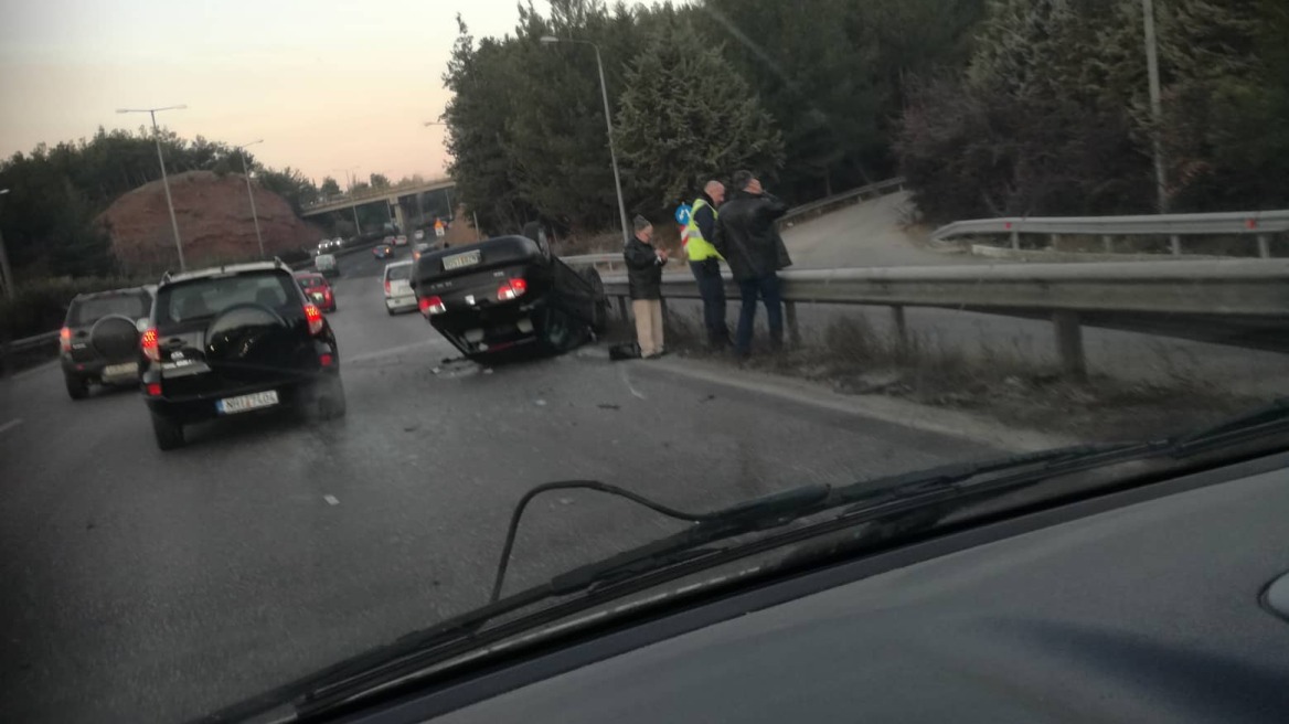 Θεσσαλονίκη: Ομαλοποιείται η κυκλοφορία στην περιφερειακή οδό - 19 οχήματα ενεπλάκησαν στις καραμπόλες 