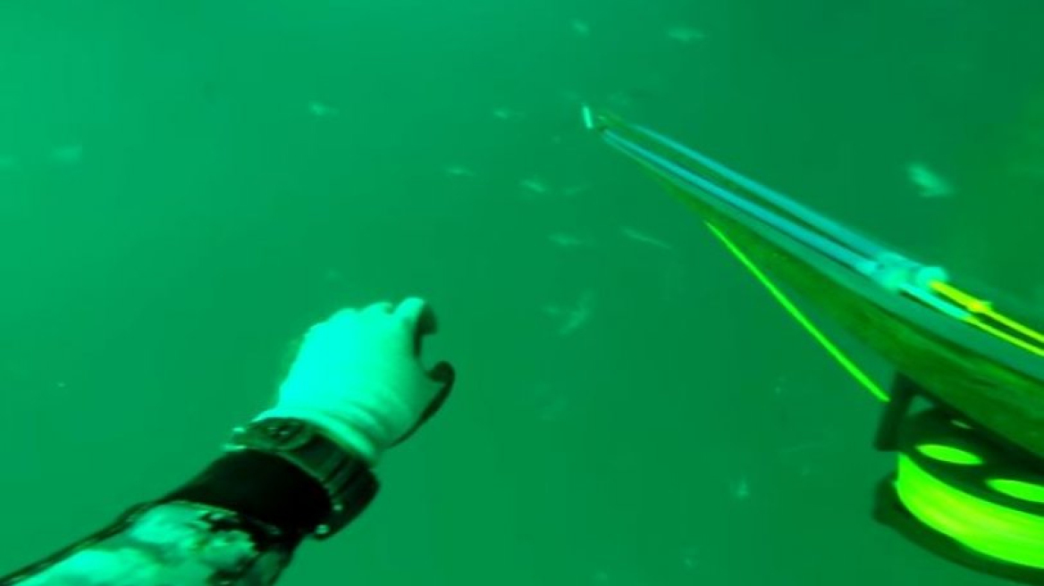 Η στιγμή που ένας δύτης παθαίνει black out από τη νόσο αποσυμπίεσης 