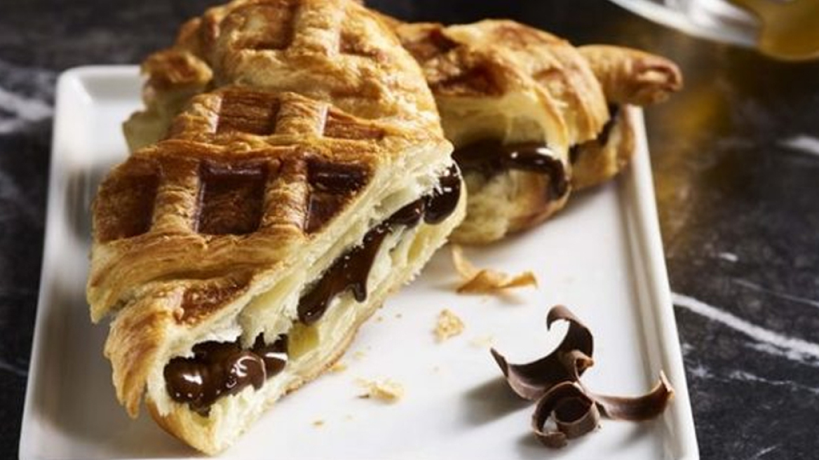 Croiffle: Το πρώτο υβρίδιο φαγητού του 2019 συνδυάζει κρουασάν και βάφλα