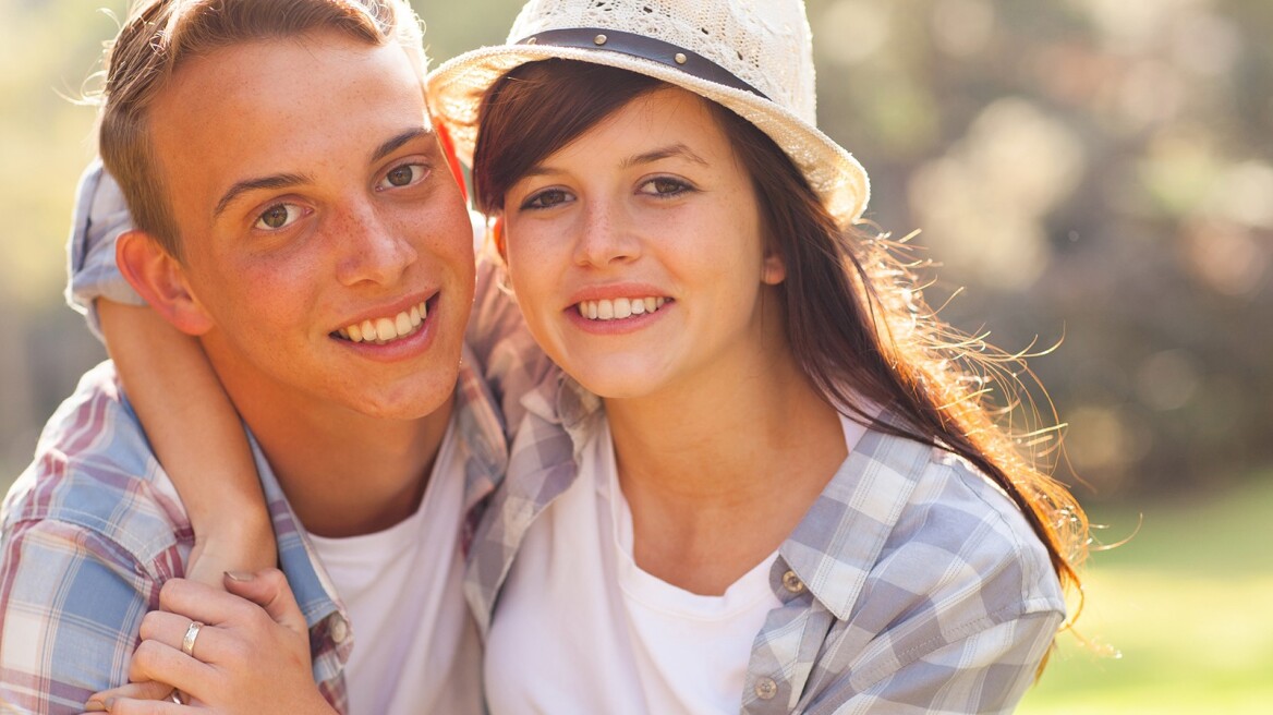 Σεξ: Υπάρχει σωστή ηλικία για την πρώτη φορά;