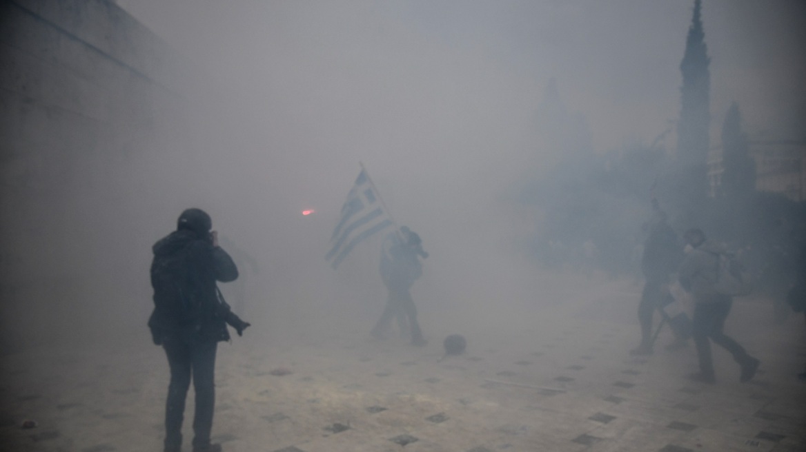 Διαψεύδει το ΕΚΑΒ τα περί μεταφοράς βρέφους σε νοσοκομείο από τα χημικά