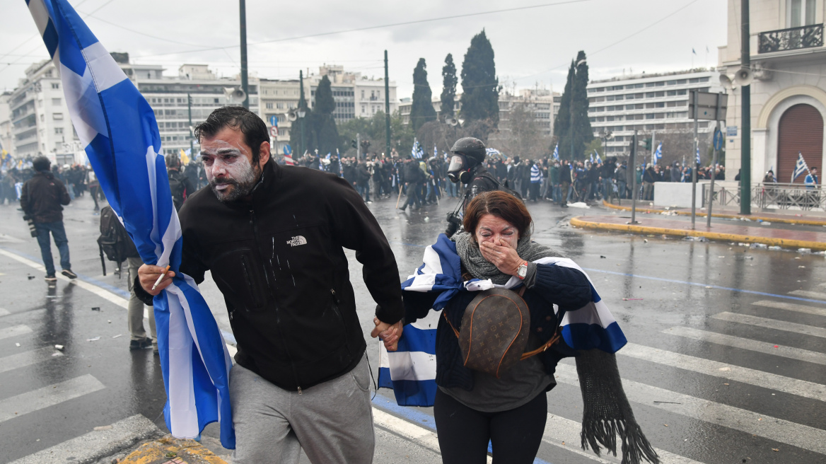 Διεθνή ΜΜΕ: Λαϊκή οργή για τη Συμφωνία των Πρεσπών, πολιτική καταιγίδα για τον Τσίπρα