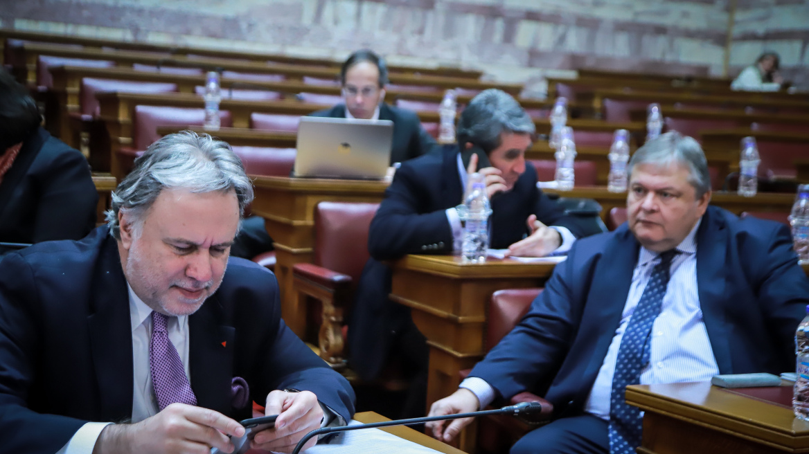 Κατρούγκαλος για Σκοπιανό: Η ρίζα του διχασμού βρίσκεται στον τυχοδιωκτισμό του Σαμαρά