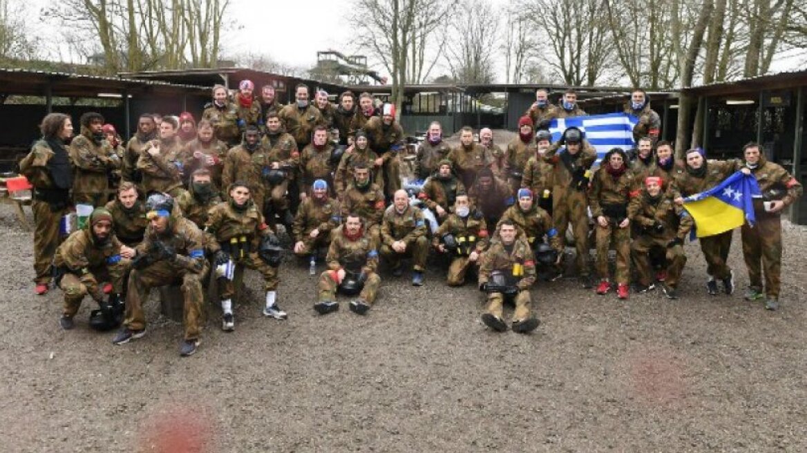 Στη... μάχη με ελληνική σημαία Παπασταθόπουλος, Μαυροπάνος