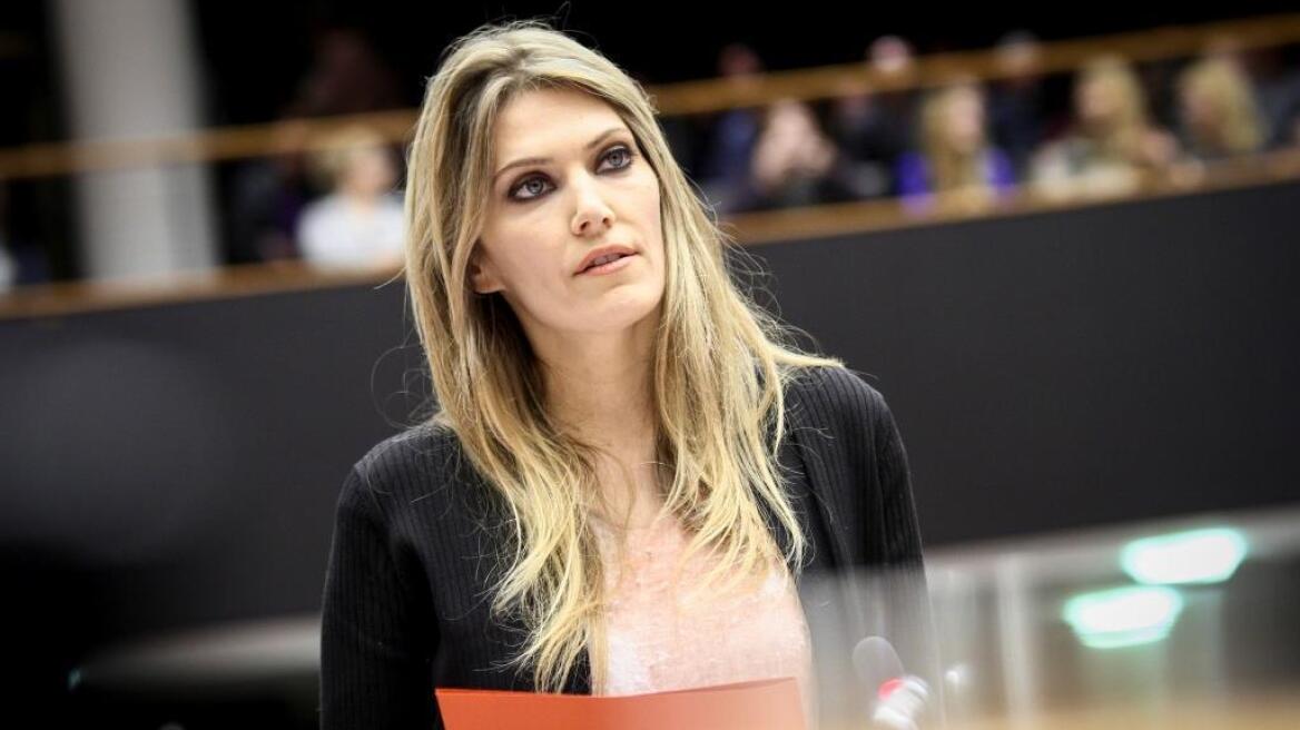 Εύα Καϊλή στον ΘΕΜΑ 104,6: Η Συμφωνία δεν μπορεί να περάσει με αγορασμένες πλειοψηφίες 