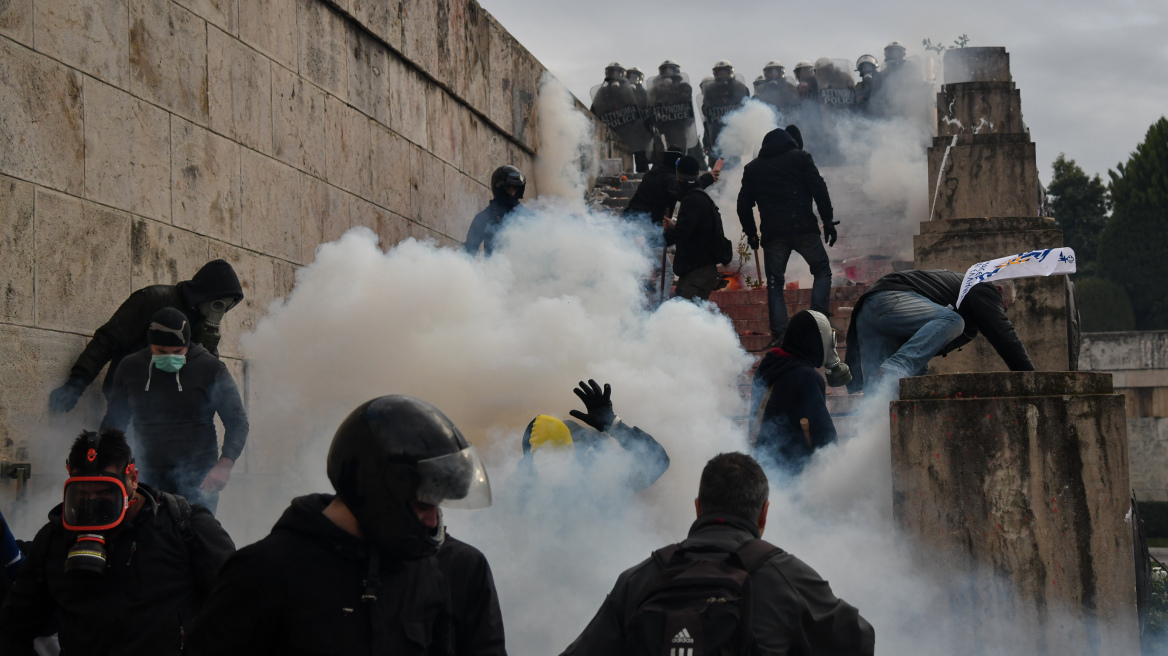 «Να απαντήσει η φυσική ηγεσία για τα χημικά στο Σύνταγμα», απαντά ο γγ Ένωσης Αστυνομικών Υπαλλήλων