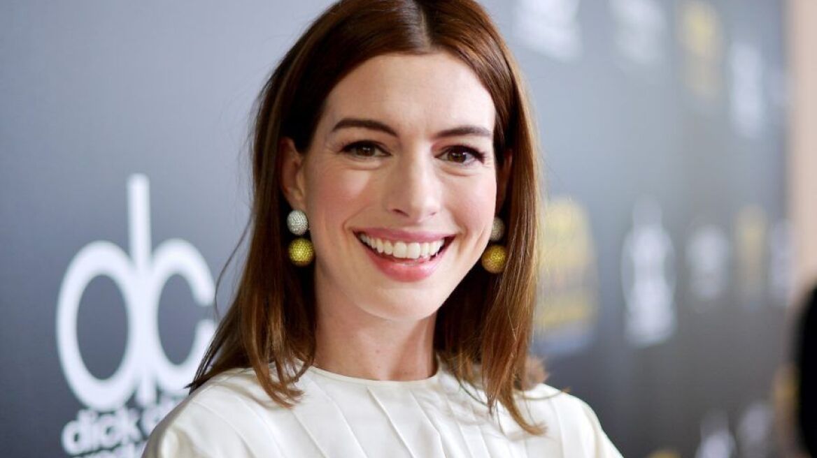 Η Αν Χαθαγουέι κόβει το αλκοόλ για τα επόμενα 18 χρόνια 