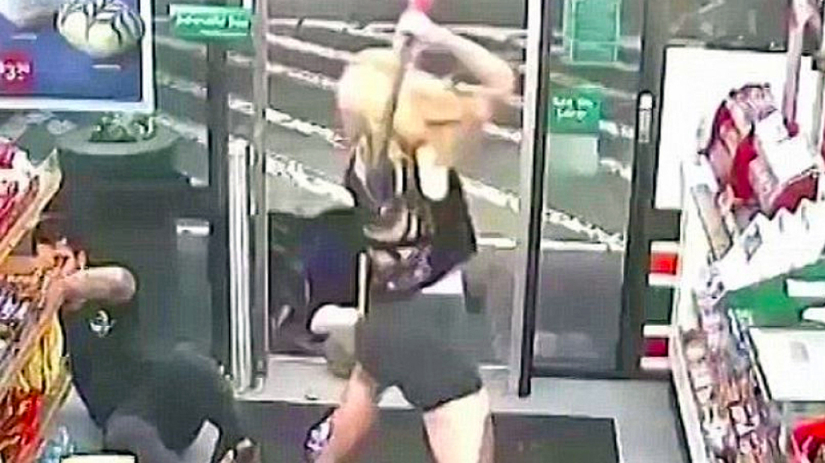 Την απέρριψε στο πρώτο ραντεβού και του επιτέθηκε με τσεκούρι 