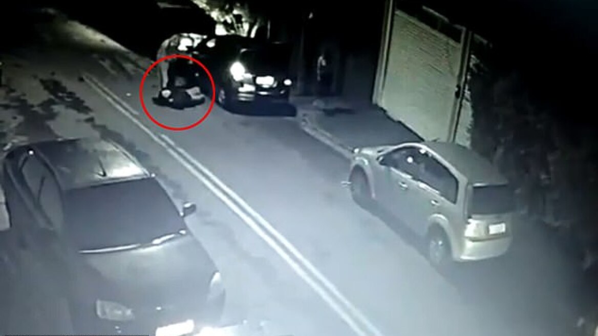 Βίντεο: Κακοποιός παθαίνει έμφραγμα και πεθαίνει τη στιγμή που πάει να κλέψει ιερέα