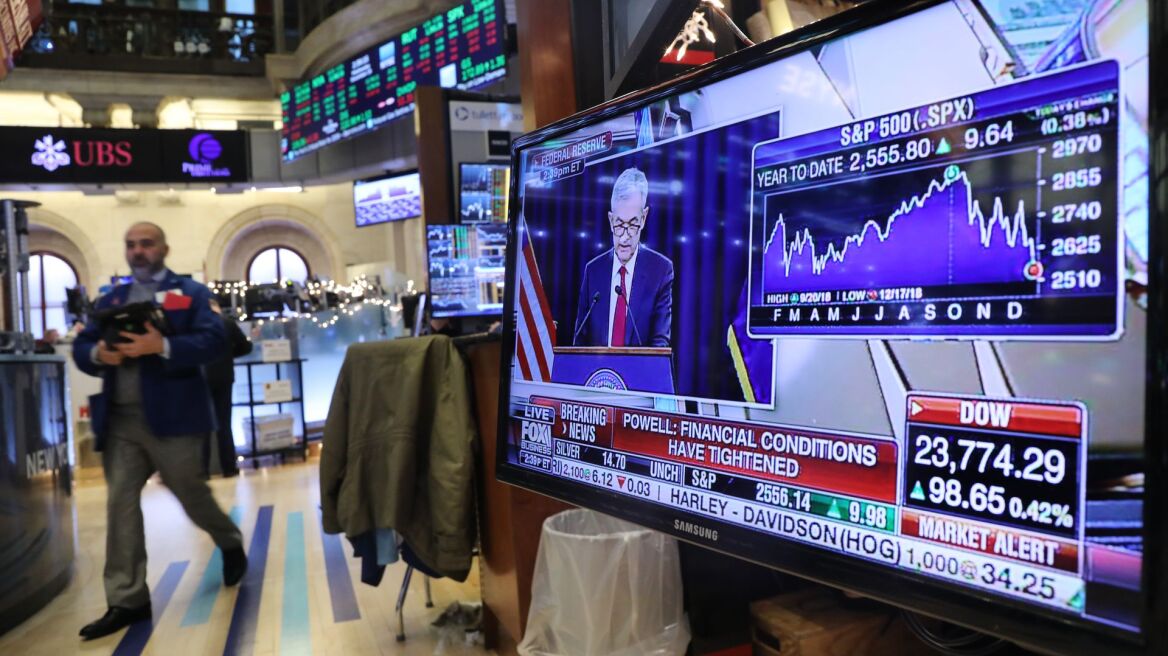  Ράλι 2,5% στη Wall Street «δια χειρός» Fed
