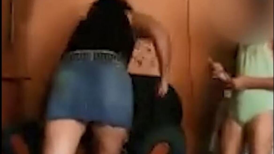 Αχαρακτήριστη μητέρα χτύπησε άγρια την 7χρονη κόρη της επειδή ζήτησε ένα φλιτζάνι τσάι!