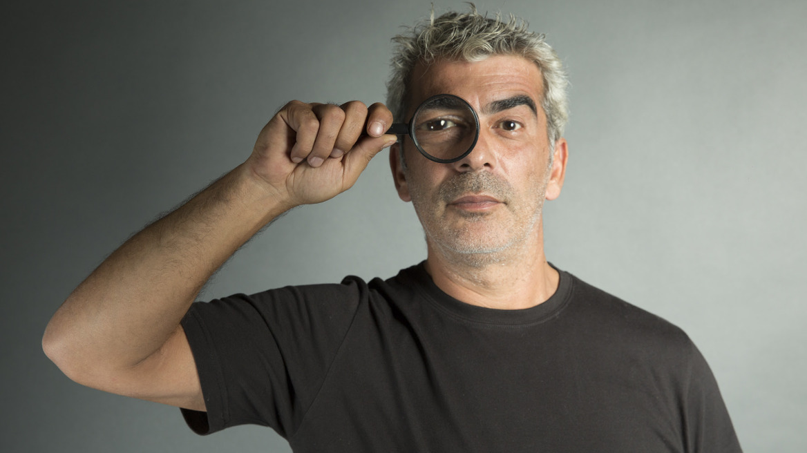 «Εγκλήματα στο ρεμπέτικο»: Ο Δημήτρης Μυστακίδης στον Σταυρό του Νότου