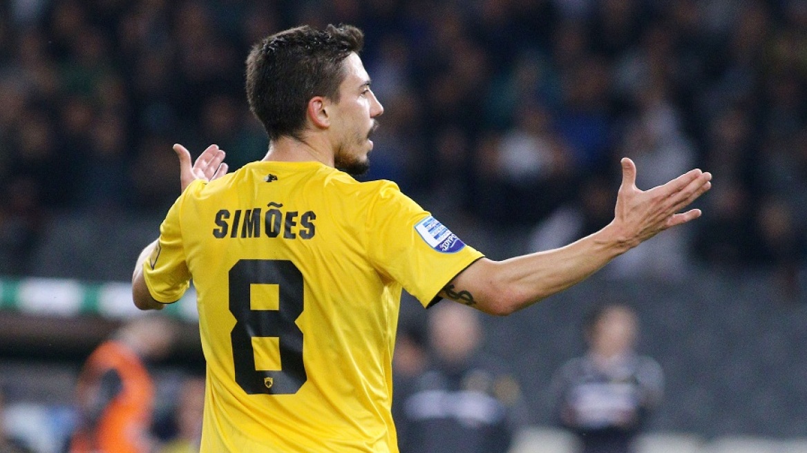 Μήνυμα της ΑΕΚ στον Σιμόες για την παραμονή του