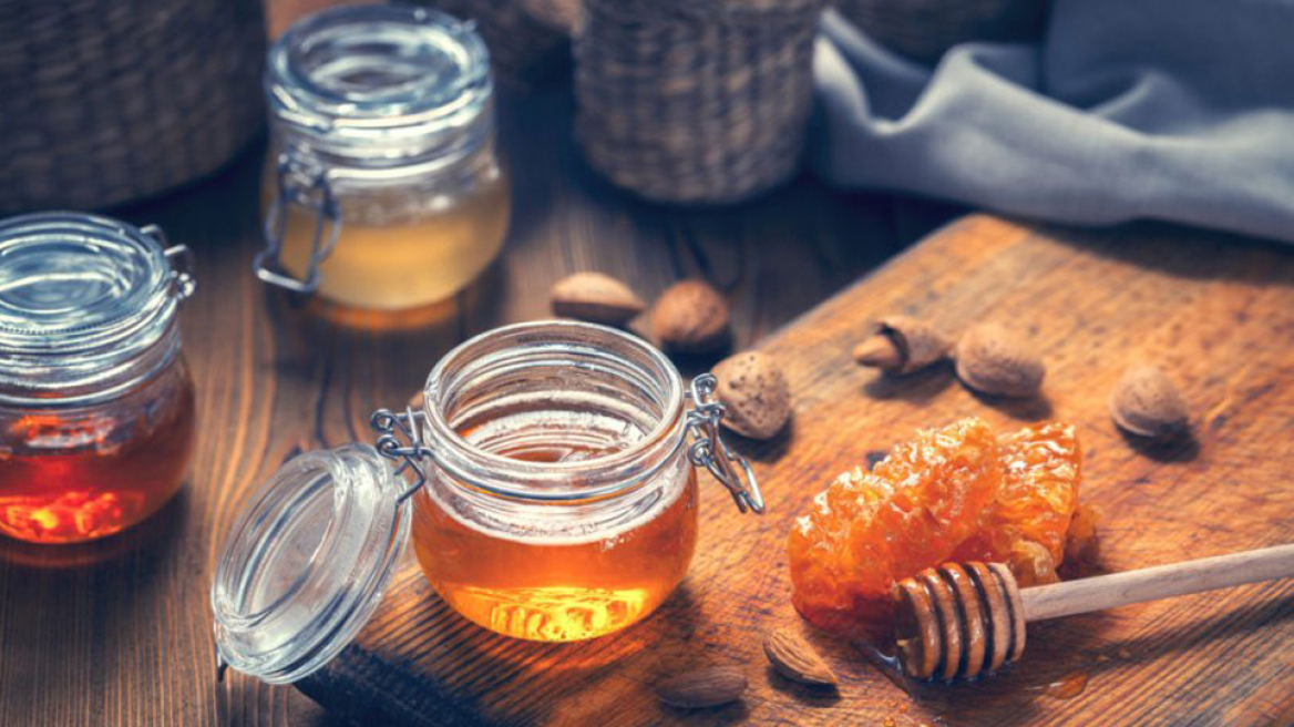 Γιατί μια κουταλιά μέλι πριν τον ύπνο κάνει θαύματα