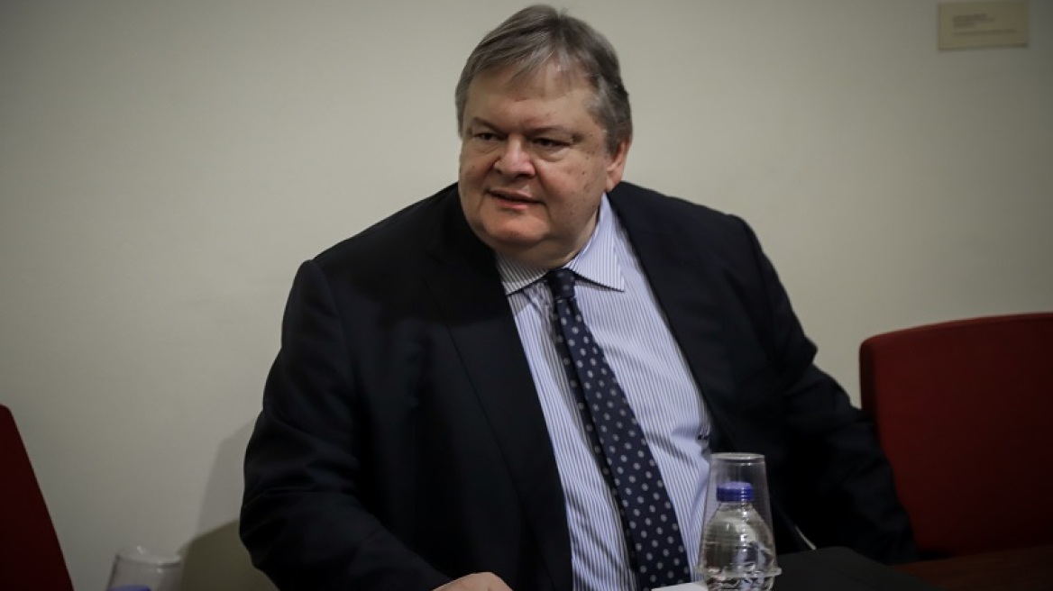 Βενιζέλος: Ο Τσίπρας διαμορφώνει ένα νέο σύστημα διακυβέρνησης, τον ασπόνδυλο κοινοβουλευτισμό