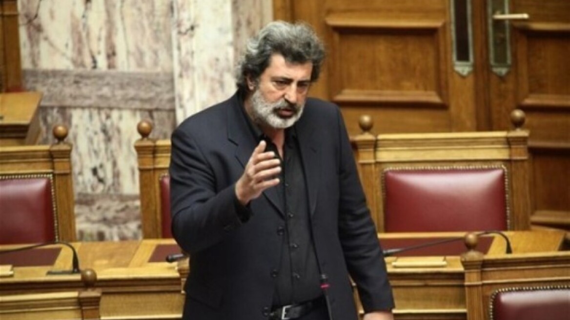 Νέα επίθεση Πολάκη για το τσιγάρο: Τώρα του φταίνε οι δημοσιογράφοι 