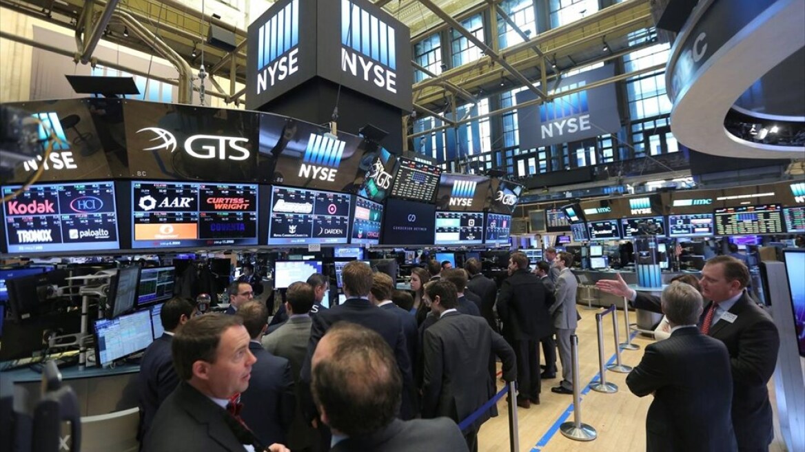 Προσπάθεια ανάκαμψης στη Wall Street – Με απώλειες άνοιξαν οι τράπεζες λόγω Deutsche Bank