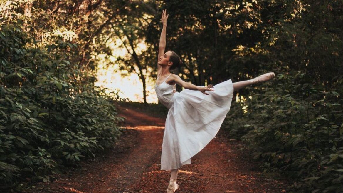 Γυμναστείτε στο σπίτι σαν αληθινή μπαλαρίνα με αυτές τις ασκήσεις 