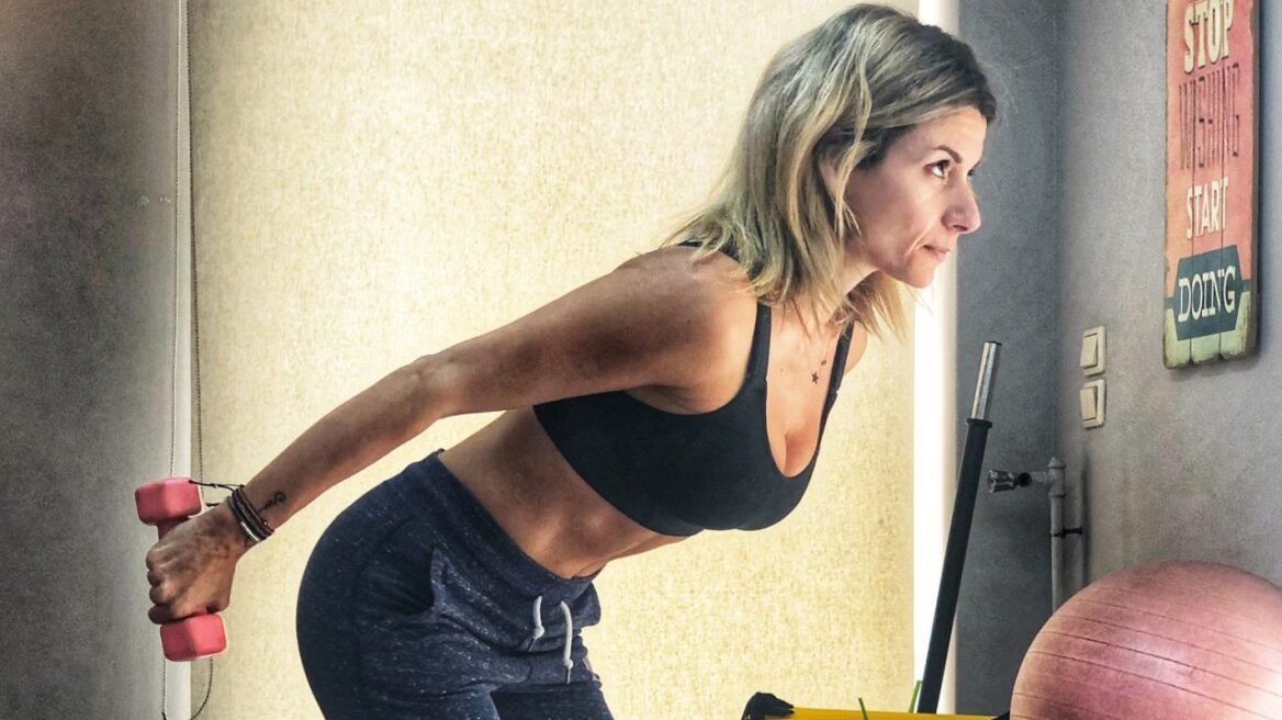 Γυμνασμένα και σούπερ fit χέρια [Βίντεο]