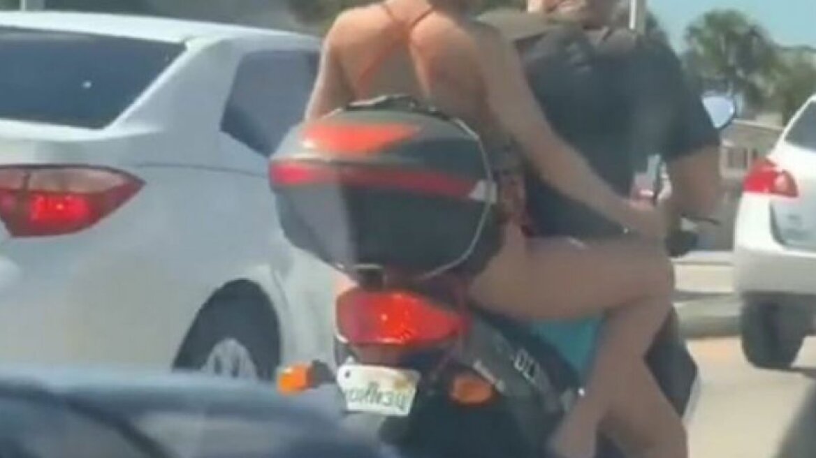 Βίντεο: Γυναίκα ξυρίζει τα πόδια της... πάνω σε μηχανάκι!