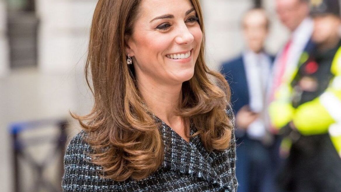  Χρησιμοποιήστε το σύνολο της Κέιτ Μίντλετον ως έμπνευση για το στυλ σας στο γραφείο