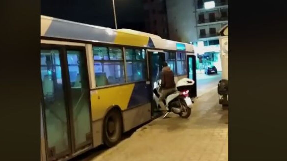 Δείτε πού είχε αποθηκεύσει το μηχανάκι του ένας εργαζόμενος στις αστικές συγκοινωνίες