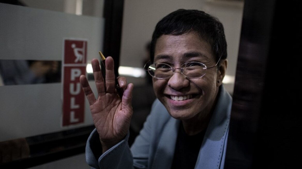 Φιλιππίνες: Ελεύθερη υπό όρους η δημοσιογράφος Μαρία Ρέσα μετά τον σάλο που προκάλεσε η σύλληψή της