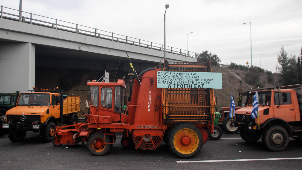 Αγρότες: Τέλος τα μπλόκα - Αποχωρούν σταδιακά τα τρακτέρ