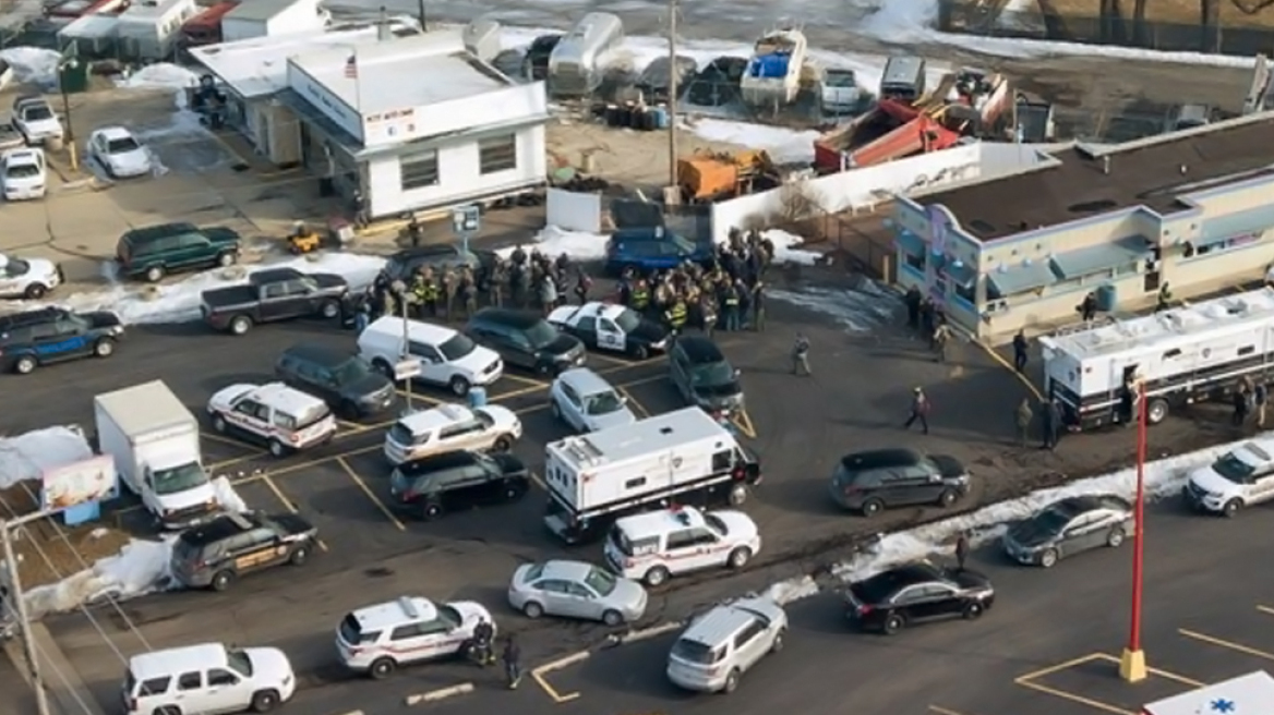 Μακελειό στο Ιλινόι: Πέντε πολίτες νεκροί από την επίθεση ενόπλου σε βιομηχανικό συγκρότημα