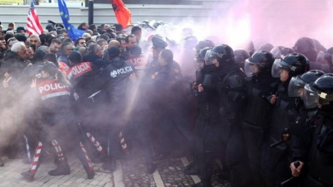 Αλβανία: 15 διαδηλωτές συνελήφθησαν μετά τα χθεσινά επεισόδια