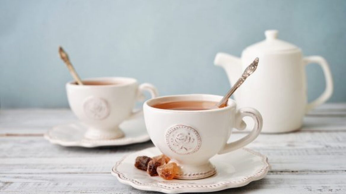 Με τι νερό -βρύσης ή εμφιαλωμένο- είναι καλύτερο να φτιάχνουμε τσάι;