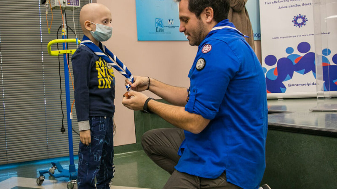 Οι πρόσκοποι δίπλα στα παιδιά της «Ελπίδας»