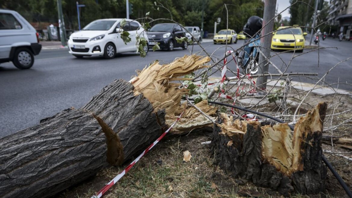 Κακοκαιρία: Σοβαρά προβλήματα στην ηλεκτροδότηση στην Αττική