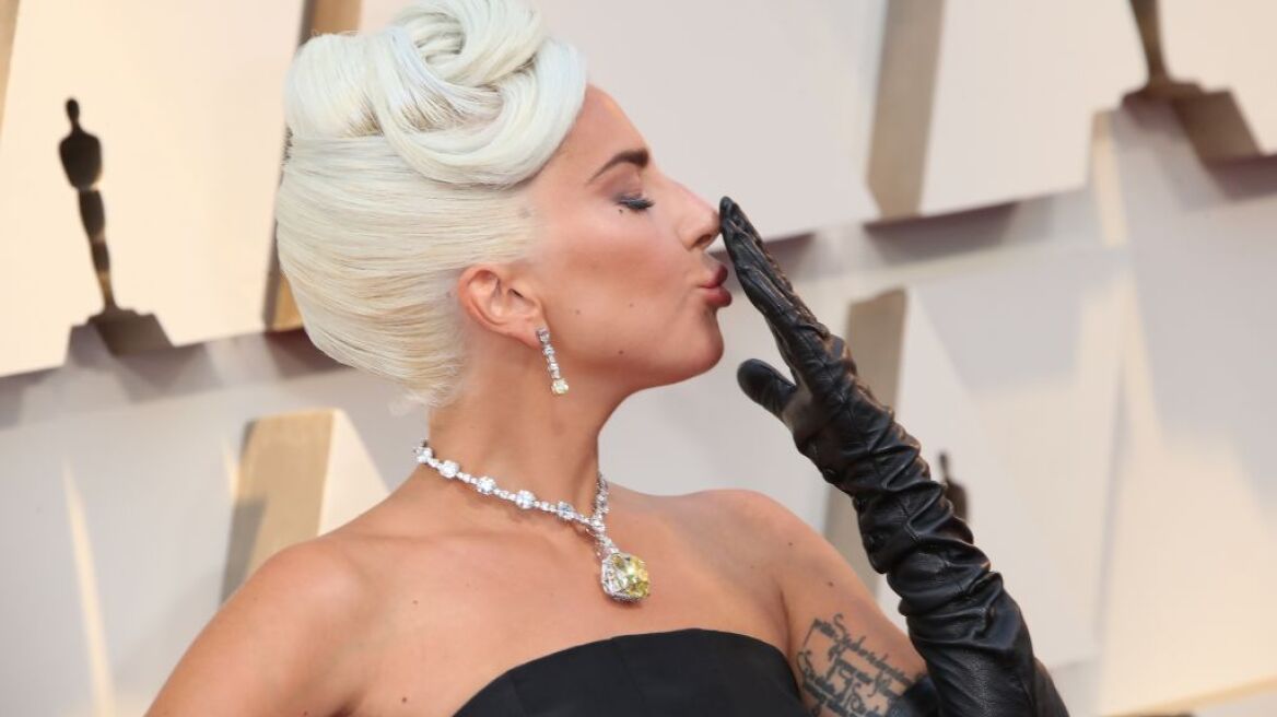 Σε άλλα νέα, η Irina Shayk έκανε unfollow τη Lady Gaga στο Instagram 