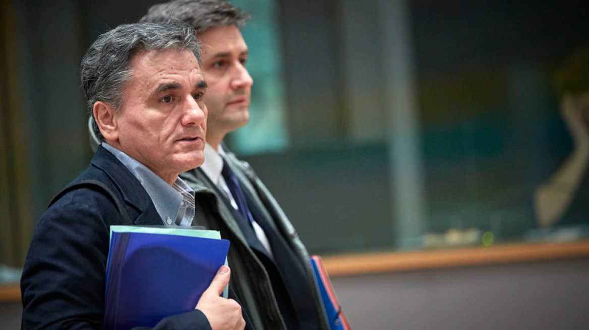 «Κίτρινες κάρτες» για καθυστερήσεις ετοιμάζουν οι δανειστές