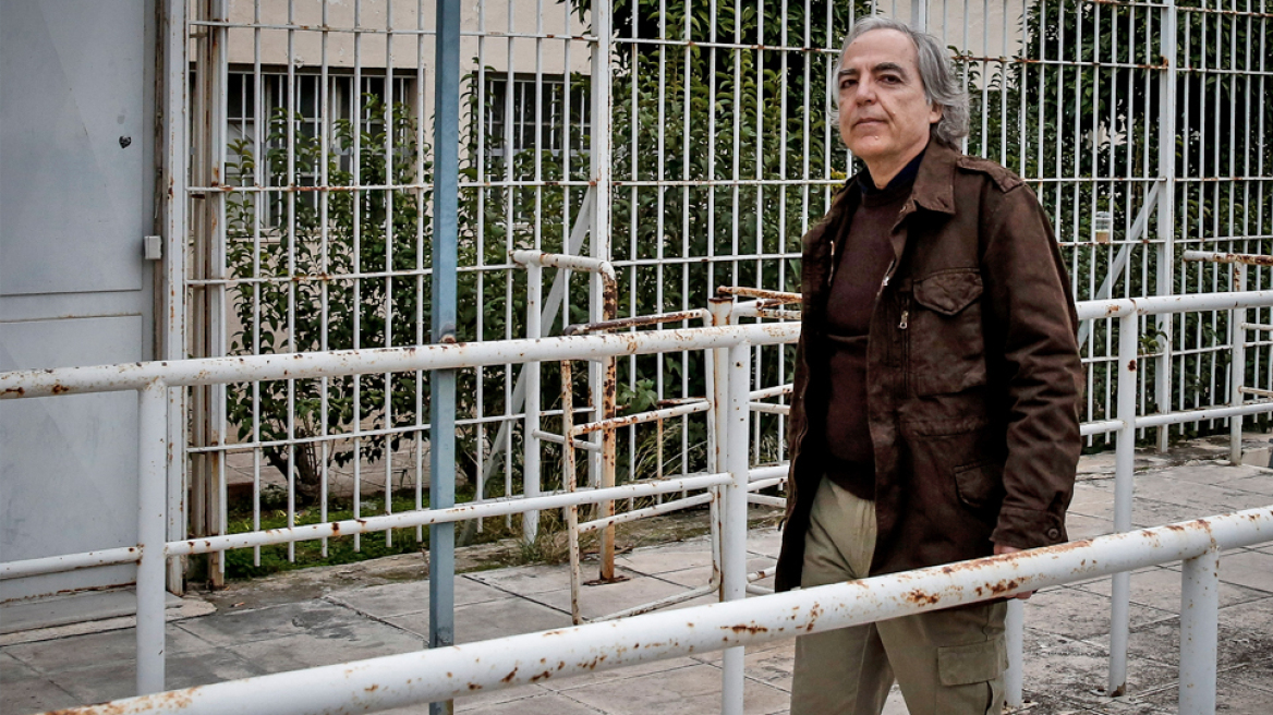 «Υπάρχει κίνδυνος να τελέσει νέα εγκλήματα»: Γιατί οι δικαστές δεν έδωσαν άδεια στον Κουφοντίνα