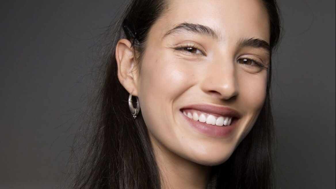 Αυτή πρέπει να είναι η καθημερινή φροντίδα της επιδερμίδας σας αν ζείτε στην πόλη 