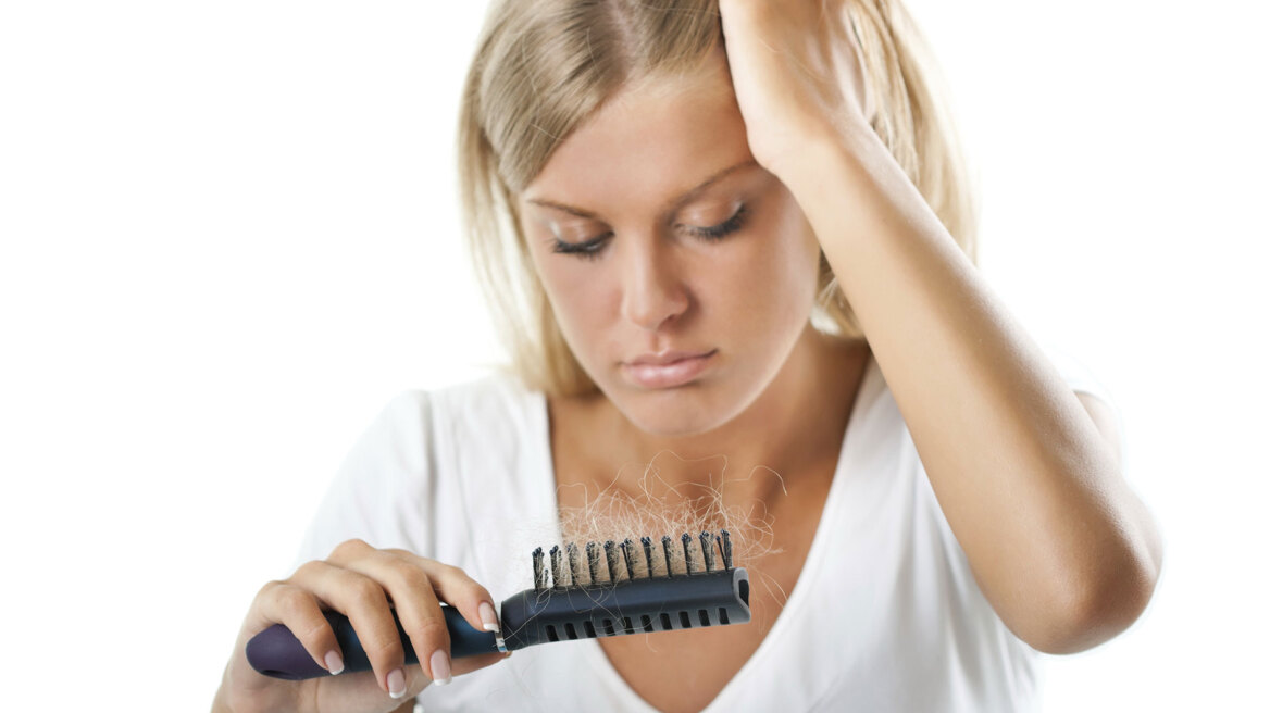 Γυναικεία τριχόπτωση: Πώς αντιμετωπίζεται