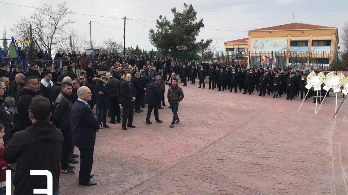 Θεσσαλονίκη: Ράγισαν καρδιές στην κηδεία του πυροσβέστη