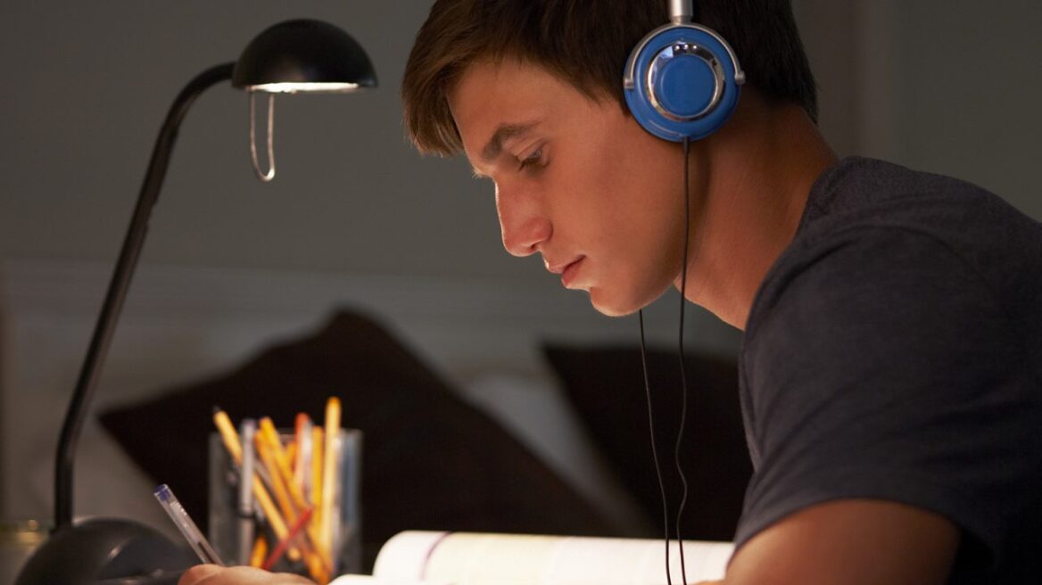 Πώς η μουσική καταστρέφει τη δημιουργικότητα