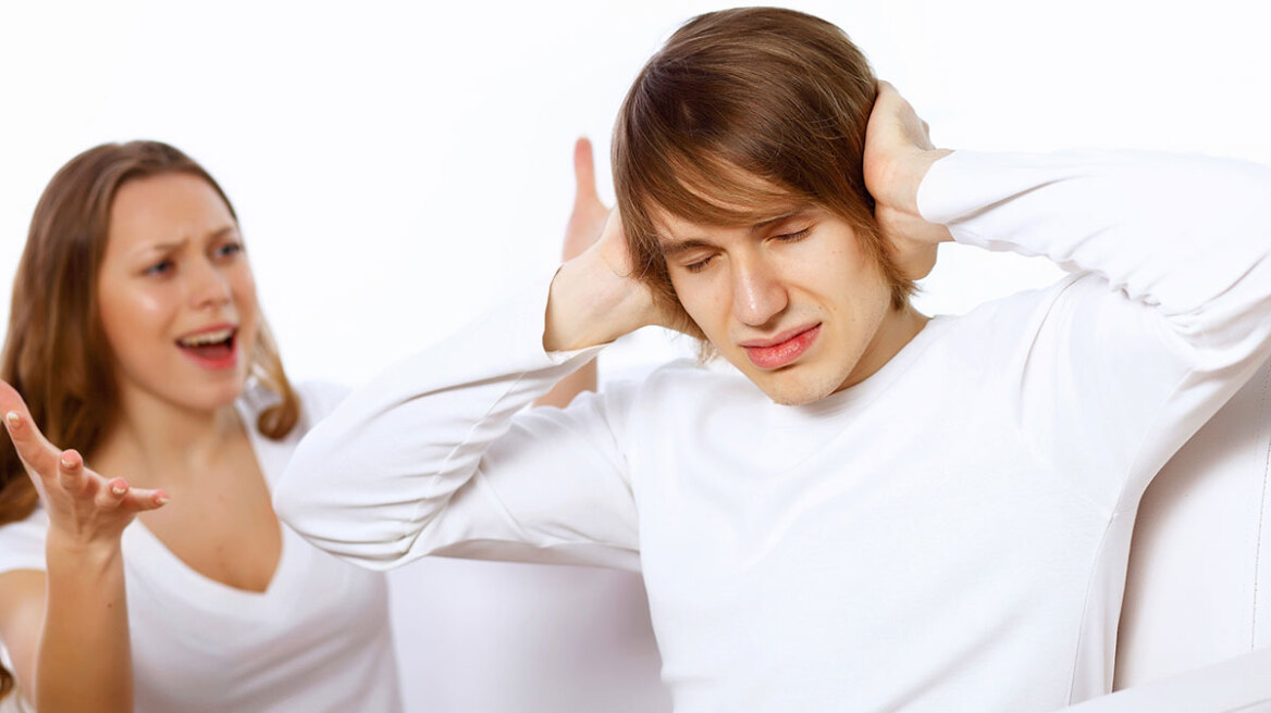 Τι συμβαίνει όταν η γυναίκα γίνεται η «μαμά» και ο άνδρας το «παιδί»