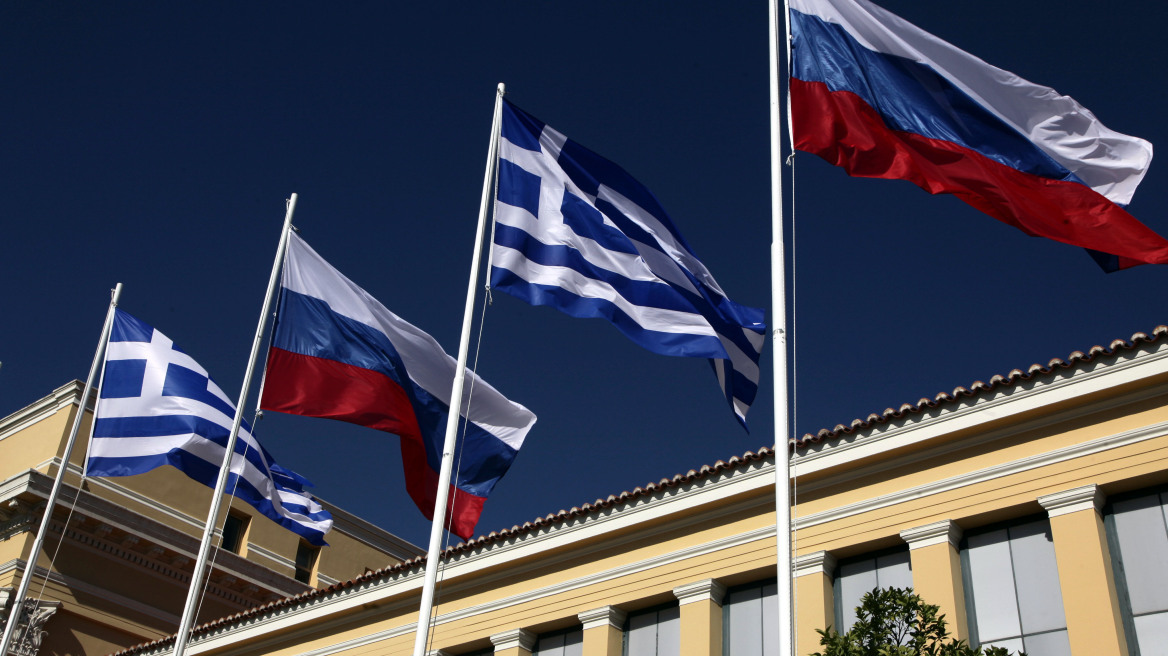 Οργισμένα tweets της ρωσικής πρεσβείας: Fake news τα περί ρωσικής ανάμειξης στην Ελλάδα