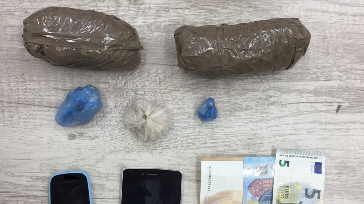 Πάτρα: Έσκαβε στο χωράφι και ξέθαψε ένα κιλό ηρωίνης