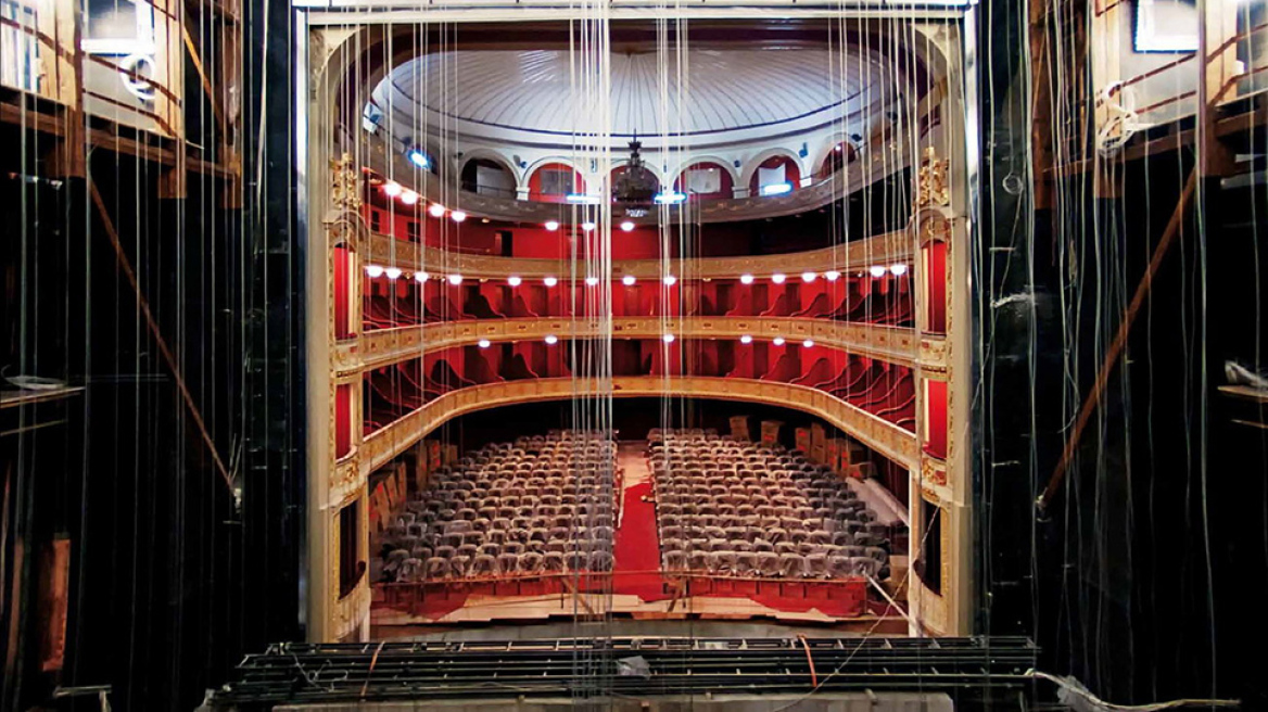 Στα ενδότερα του θεάτρου