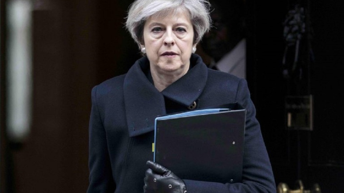 H Τερέζα Μέι παρακαλάει την Ευρώπη για παράταση του Brexit 