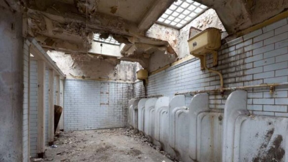 Αγόρασε δημόσιες τουαλέτες και όλοι την κορόιδευαν μέχρι που...