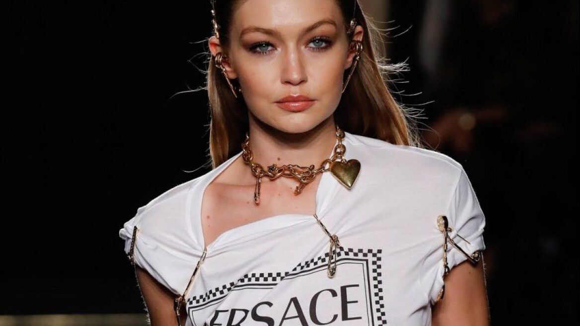 Η Gigi Hadid βγήκε έξω με αυτά τα παπούτσια δίνοντας το σύνθημα