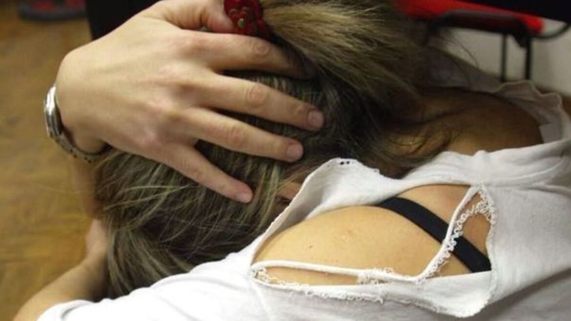 Σάλος στην Ιταλία: Αθώωσαν βιαστές γιατί το θύμα ήταν «πολύ αρρενωπό» και «καθόλου ελκυστικό»!