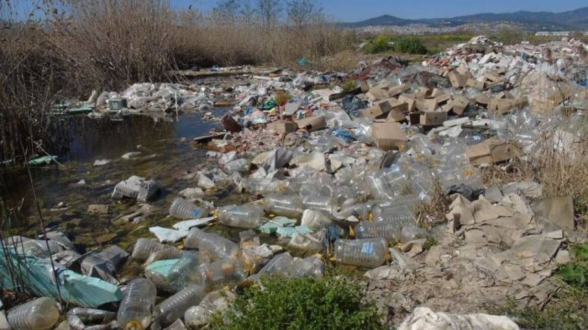 Εικόνες-σοκ: Σκουπιδότοπος το δέλτα του Σπερχειού