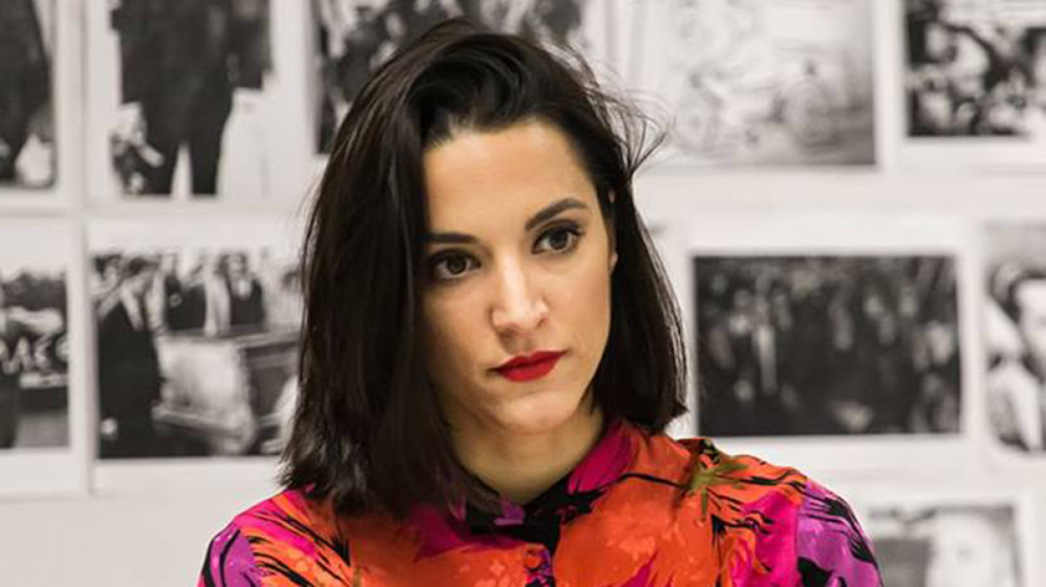 Με ελαφρά ρούχα και παπούτσια…